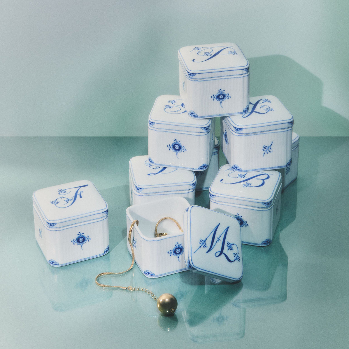 Alphabet Collection Bonbonniere, C, 13 cl - Alphabet Collection Bonbonniere, P, 13 cl
