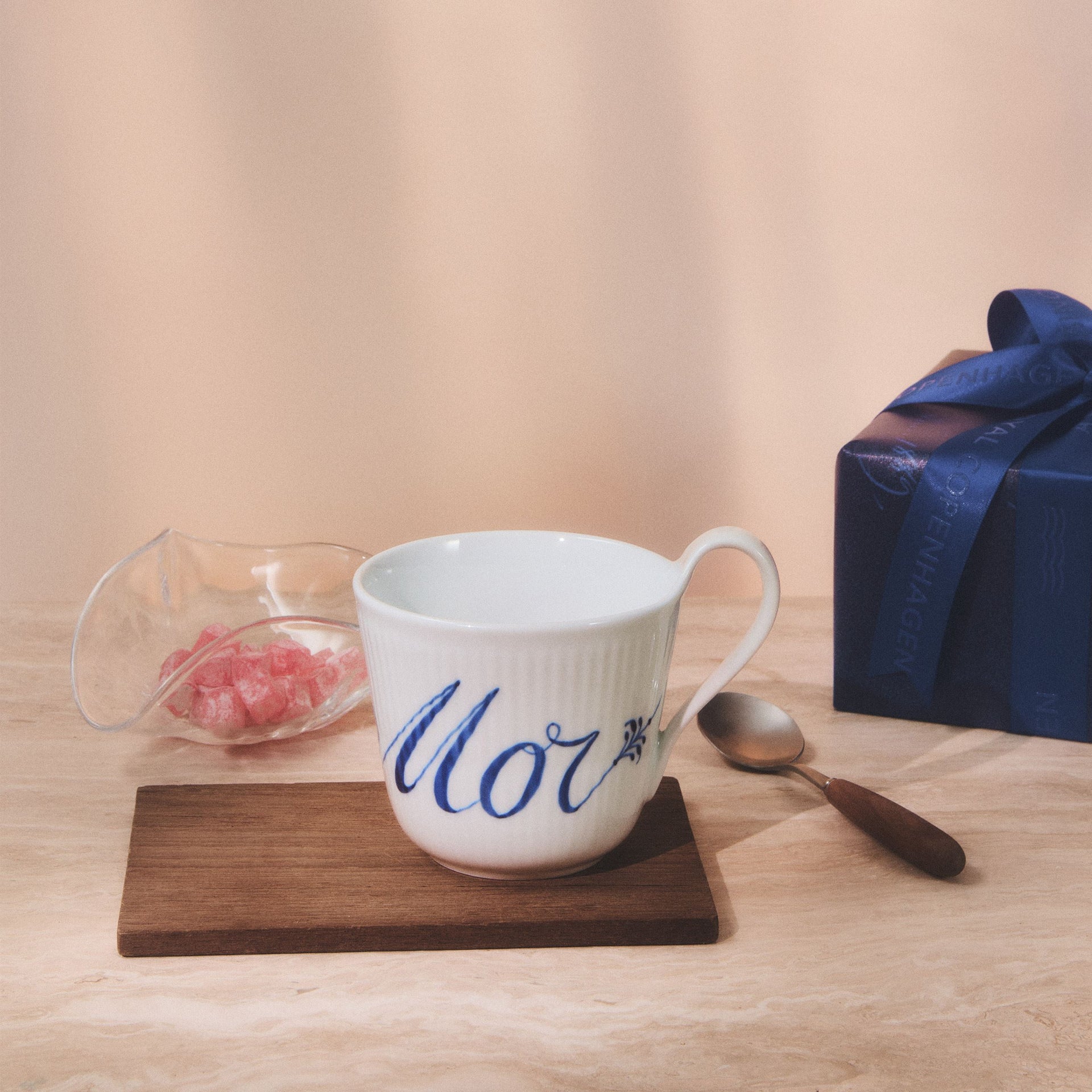 Alphabet Collection High Handle Cup, Mor, 33 cl