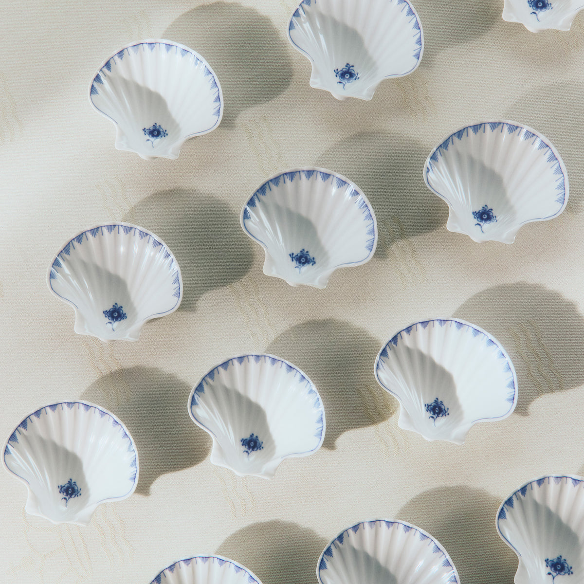 Blue Fluted Plain Shell Dish, 10 cm