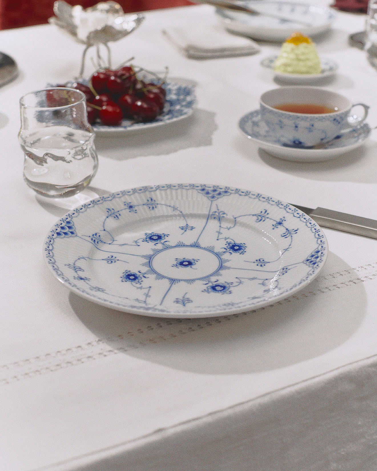 Blue Fluted Half Lace Cup and Saucer, 20 cl | Royal Copenhagen