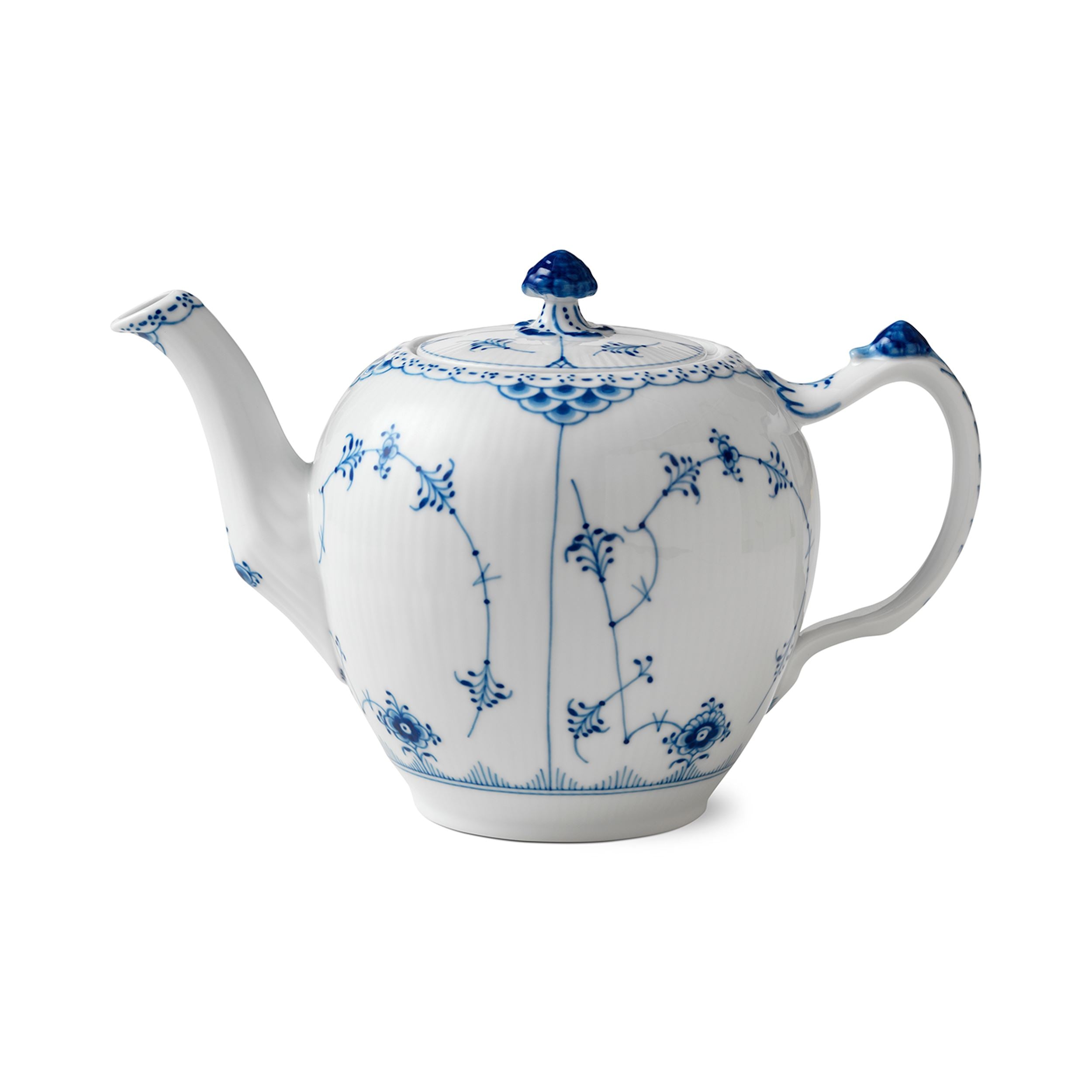 Blue Fluted Half Lace Plate, 22 cm | Royal Copenhagen